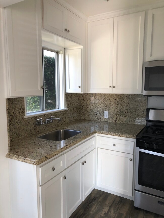 1815 W Victory Blvd in Burbank, CA - Building Photo - Building Photo