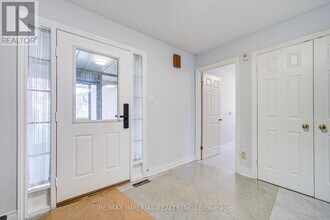 36 Marlena Dr in Toronto, ON - Building Photo - Building Photo