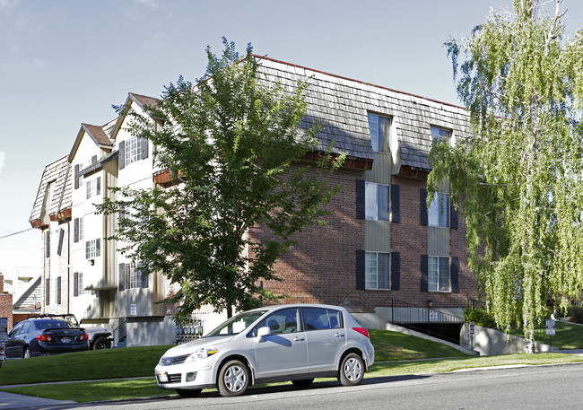 584 E 600 N in Provo, UT - Foto de edificio - Building Photo