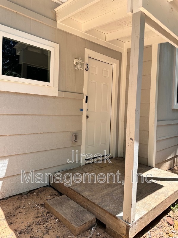 property at 102 7th St SW