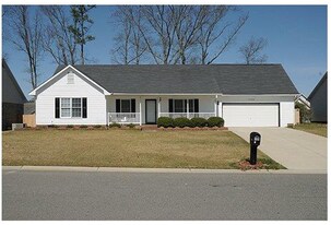 7138 Summerlin Dr in Fayetteville, NC - Building Photo