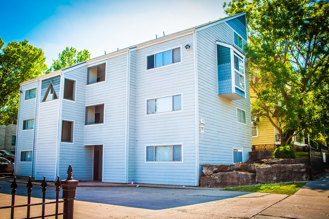 Coldwater Flats in Lawrence, KS - Building Photo