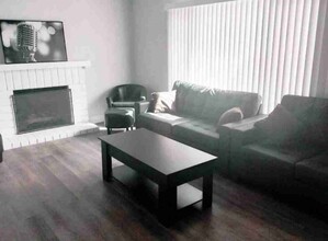 2120 Wagonwheel Ave in Las Vegas, NV - Building Photo - Building Photo