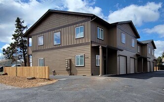 2174 SW 19th St in Redmond, OR - Building Photo