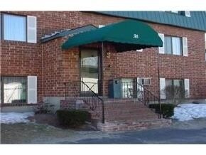 55 Log St in Manchester, NH - Building Photo