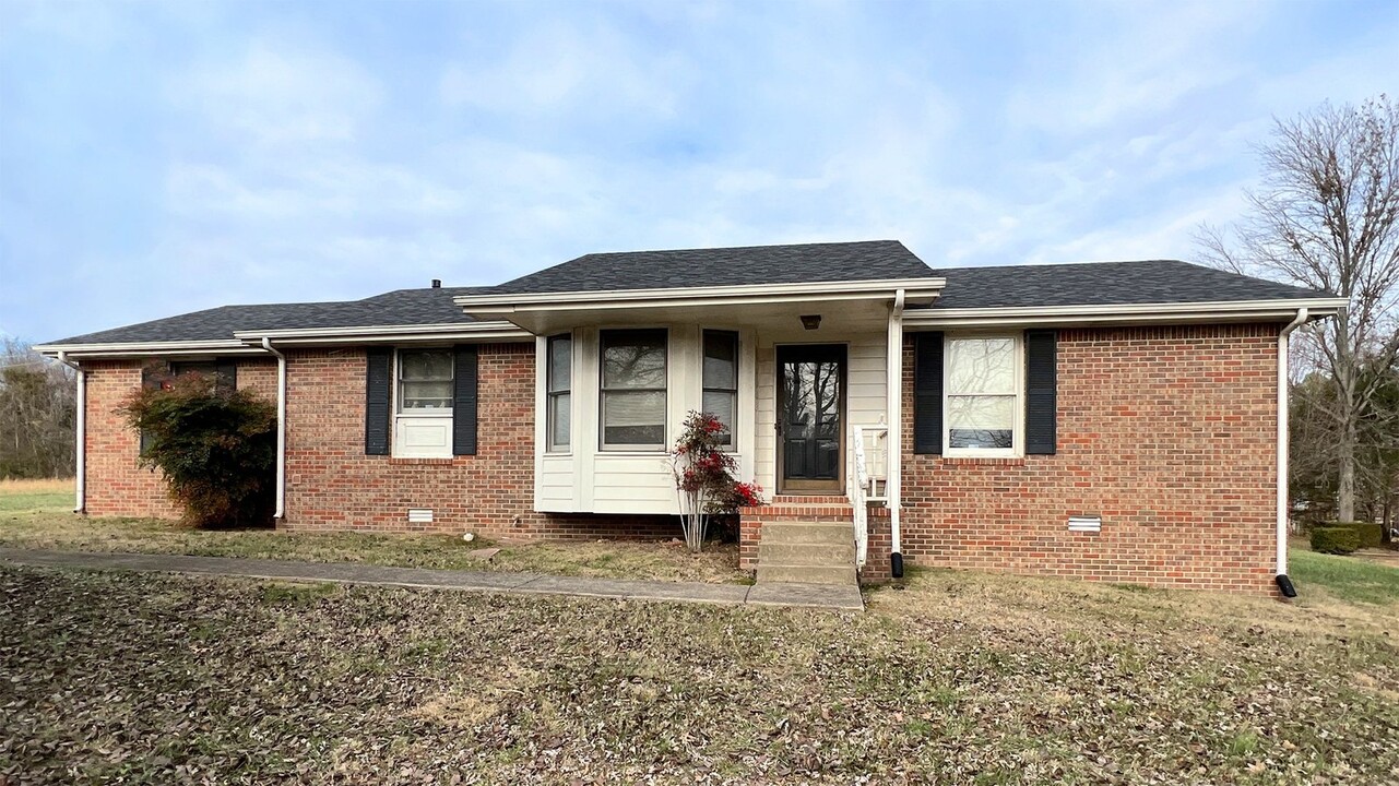 2911 Walnut Grove Rd in Springfield, TN - Building Photo