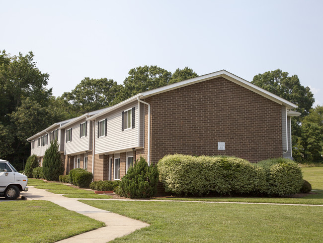 Brownstone Commons Apartments in Eden, NC - Foto de edificio - Building Photo