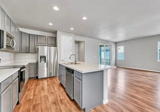 8911 Eagle River St in Littleton, CO - Foto de edificio - Building Photo