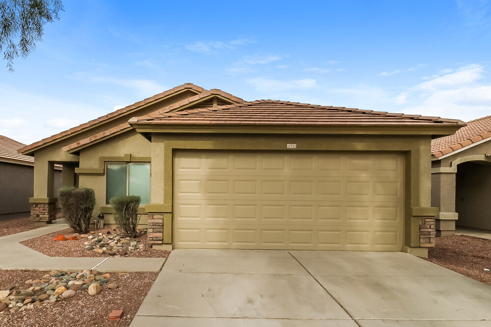 13722 W Peck Dr in Litchfield Park, AZ - Building Photo