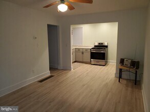 5 Winston Ave, Unit 2 in Wilmington, DE - Foto de edificio - Building Photo