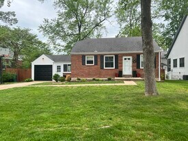 320 Fairway Ln in Kirkwood, MO - Building Photo