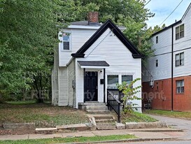 616 Dr W. J. Hodge St