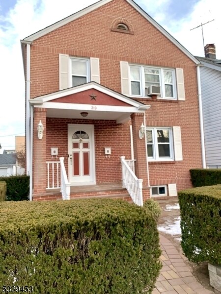 210 Ampere Pkwy-Unit -1 in Bloomfield, NJ - Building Photo - Building Photo