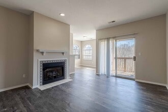 Highlands of Montour Run Apartment Homes in Coraopolis, PA - Building Photo - Building Photo