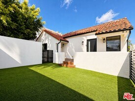 818 N Genesee Ave in Los Angeles, CA - Building Photo