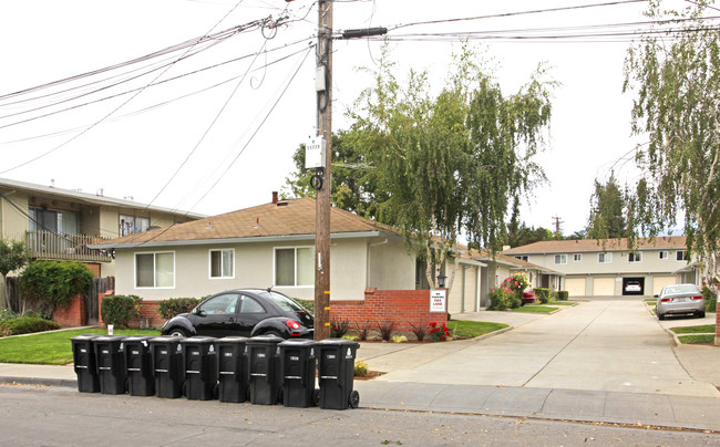 1329 Park Dr in Mountain View, CA - Building Photo - Building Photo