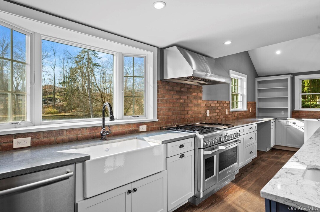 82 Shingle House Rd in Millwood, NY - Building Photo