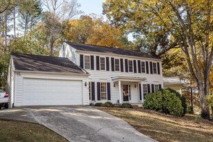 710 Crab Orchard Drive in Roswell, GA - Building Photo