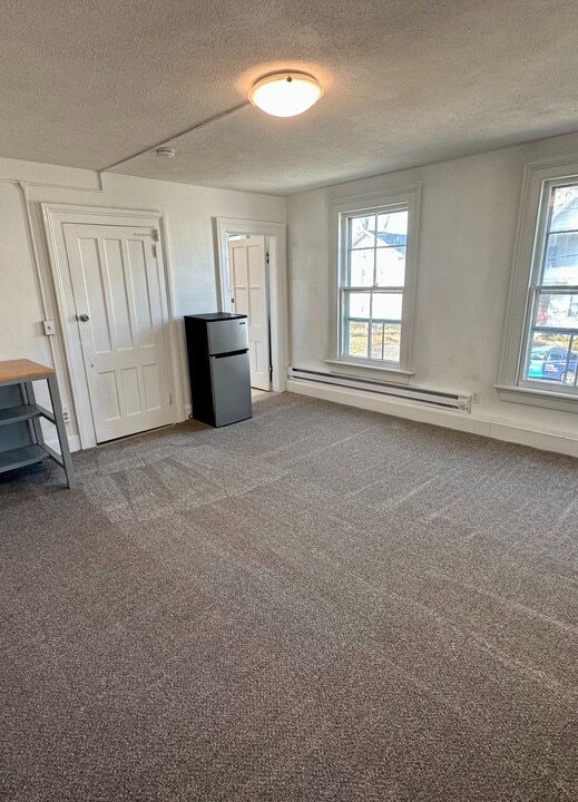 11 S Main St in New Milford, CT - Building Photo