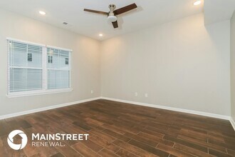 2057 Paddle Wheel Dr in Jeffersonville, IN - Building Photo - Building Photo