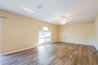 2335 Kingscrest Cir in Apopka, FL - Building Photo - Building Photo