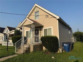 3319 Maple St in Toledo, OH - Building Photo