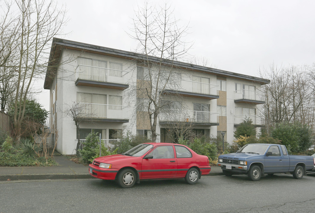 13478 Hilton Rd in Surrey, BC - Building Photo