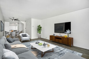 Zelzah Apartments in Encino, CA - Building Photo