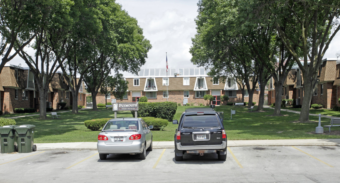 Plymouth Apartments in Milwaukee, WI - Foto de edificio