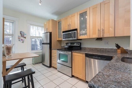 24 Montgomery St, Unit 3 in Boston, MA - Building Photo - Building Photo