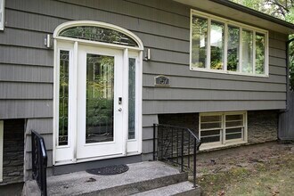 157 Floral St in Shrewsbury, MA - Building Photo - Building Photo