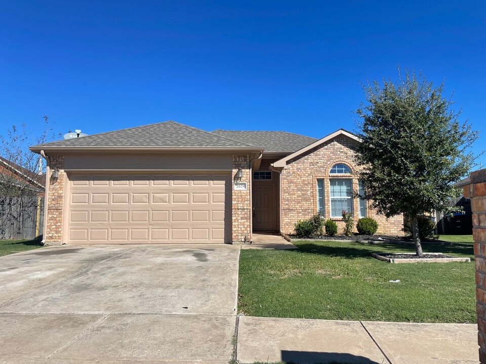 2029 Beacon Way in Fort Worth, TX - Building Photo