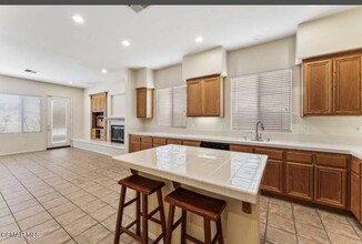 2535 Parade Ave in Simi Valley, CA - Foto de edificio - Building Photo