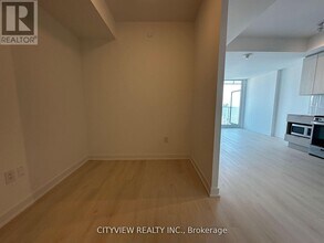 3900 Confederation Pkwy in Mississauga, ON - Building Photo - Building Photo