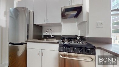 140 E 46th St in New York, NY - Building Photo - Building Photo