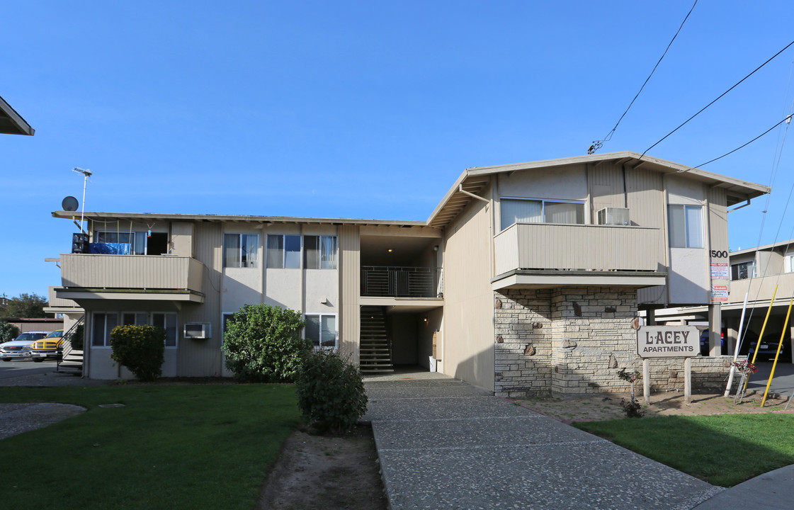 Lacey Apartments in Concord, CA - Foto de edificio