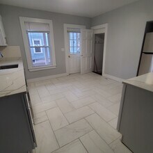 10 Fletcher Ter, Unit 1 in Watertown, MA - Foto de edificio - Building Photo