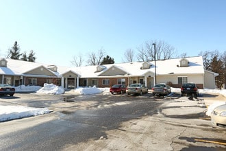 Clinton Street Place - Senior Living in Grand Ledge, MI - Building Photo - Building Photo