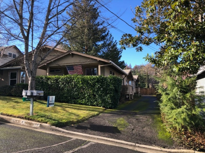 475 Scenic Dr in Ashland, OR - Building Photo