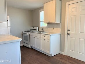 1125 E Devonshire Ave in Phoenix, AZ - Foto de edificio - Building Photo