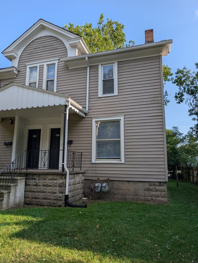 property at 675-677 W Lexington Ave