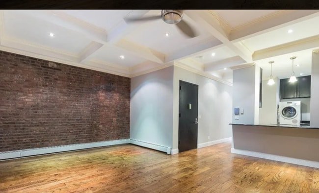 W. 123rd St, 7th Ave