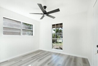 1840 El Mar Ln in Seabrook, TX - Building Photo - Building Photo