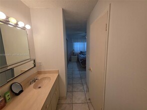 295 NW 72nd Ave in Miami, FL - Building Photo - Building Photo