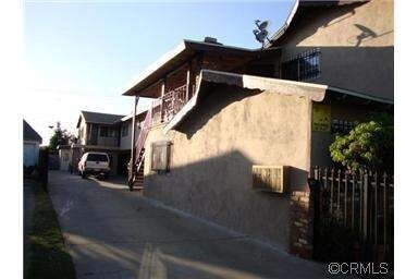 6105 Alamo Ave in Maywood, CA - Foto de edificio - Building Photo