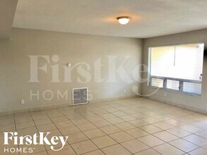3427 NW 37th St in Lauderdale Lakes, FL - Building Photo - Building Photo