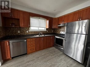 49 Doncaster Dr in Brampton, ON - Building Photo - Building Photo