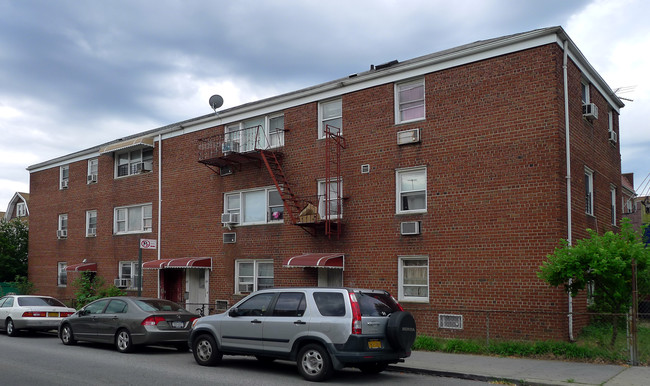 42-04 78th St in Flushing, NY - Foto de edificio - Building Photo