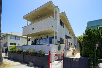 32 Rose in Venice, CA - Building Photo - Building Photo