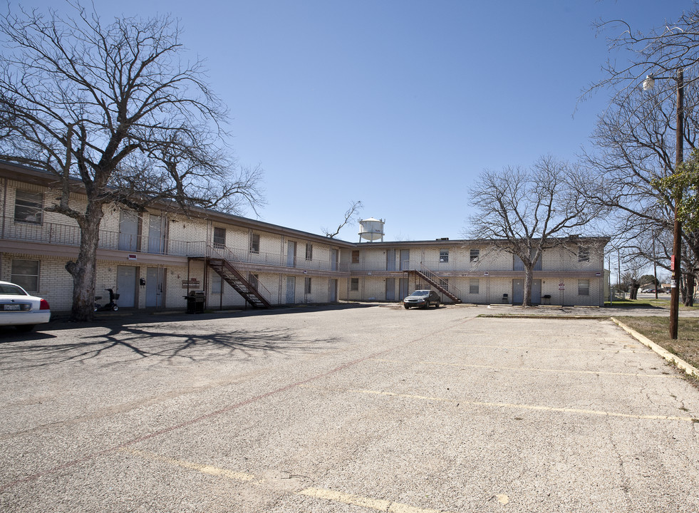 1215-1217 N 4th St in Killeen, TX - Building Photo